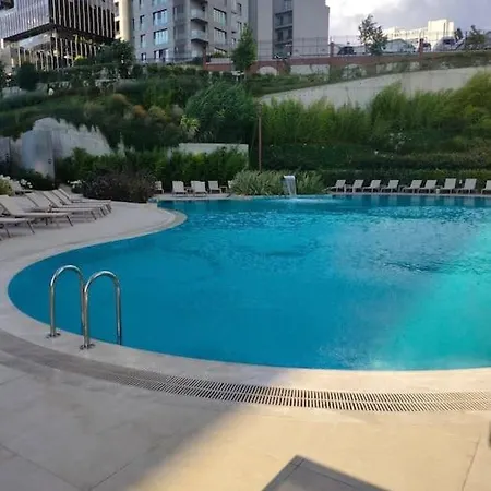 Lägenhet Lavish With 180 Ist View At 40f Gym Pool 89 Istanbul