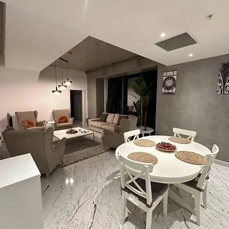 Apartamento Lavish With 180 Ist View At 40f Gym Pool 89