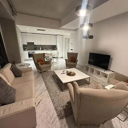 Apartment Lavish With 180 Ist View At 40f Gym Pool 89 *